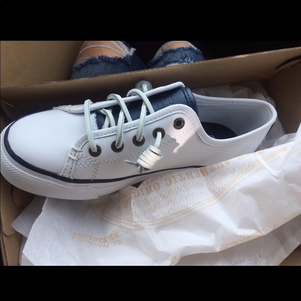 Women’s Sperry Boat Sneaker size 5